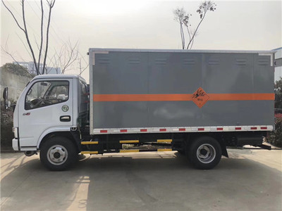 15萬(wàn)預(yù)算的東風(fēng)爆破器材運(yùn)輸車 5.2米廂體玉柴150馬力配置解析